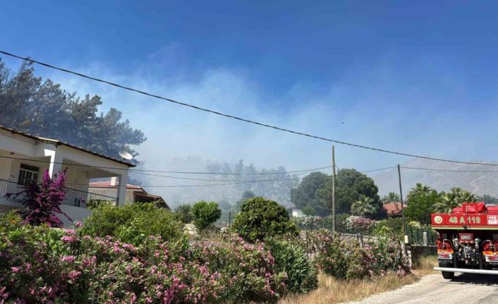Marmaris’teki orman yangınını söndürme çalışmaları sürüyor