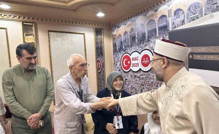 Mekke’de anlamlı buluşma