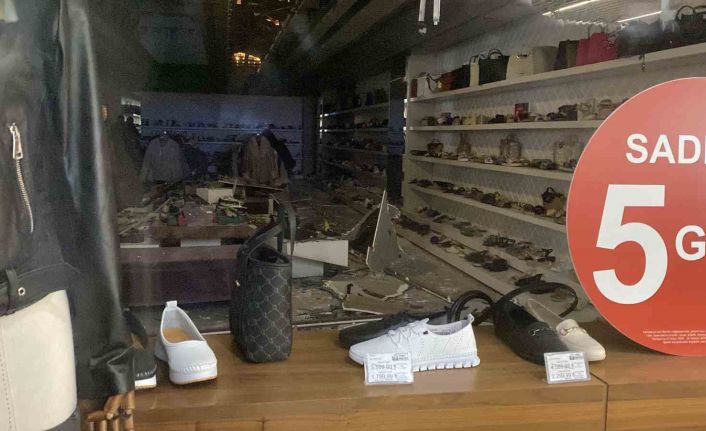 Mersin Forum AVM’deki iş yerinde asma cam tavan çöktü: 2 yaralı