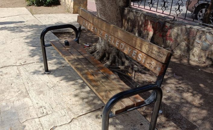 Mersin’de belediyenin park ve yeşil alanları tahrip edildi