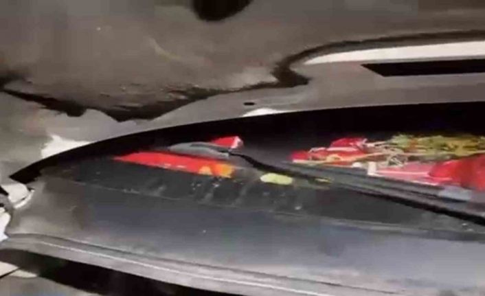 Motor kısmı başta olmak üzere her yerine silah saklanan araç polisten kaçamadı