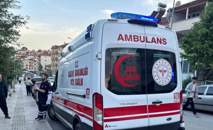 Motosiklet ile bisiklet çarpıştı; 1 yaralı