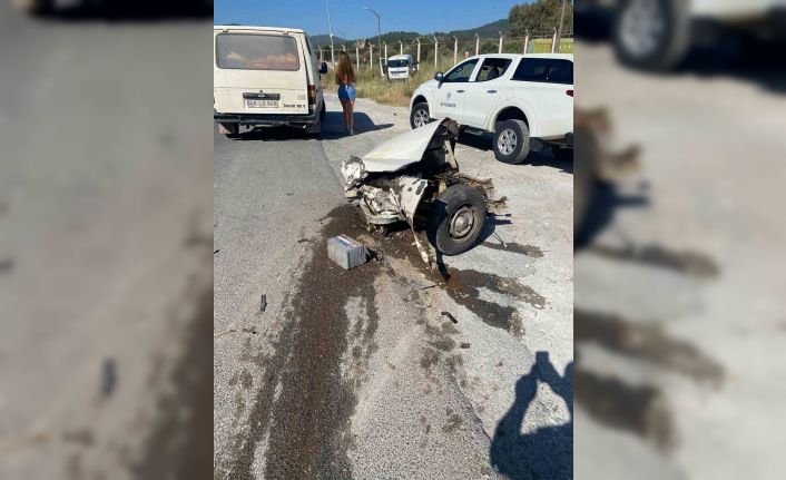 Muğla’daki kazada otomobil ikiye ayrıldı
