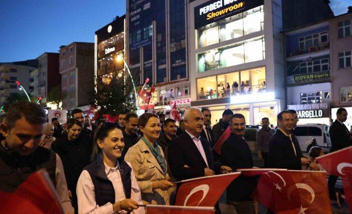 Muş’ta meşaleli gençlik yürüyüşü düzenlendi