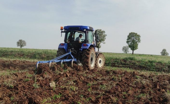 Nadasa hazırlanan tarlalar ekime hazırlanıyor