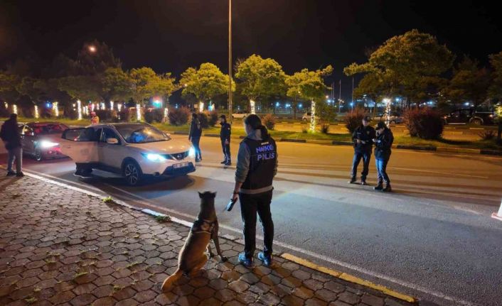 Narkotik köpeği ‘Pars’ zehir tacirlerine göz açtırmıyor