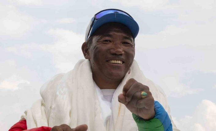 Nepalli dağcı 31. kez Everest’e tırmanarak kendi rekorunu kırdı