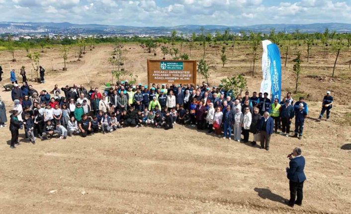 Öğrenciler gelecekler için fidan dikti