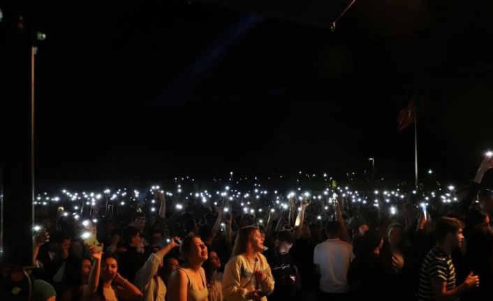 Öğrenciler konserle stres attı