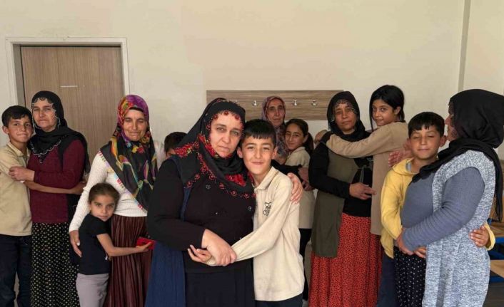 Okulda duygu dolu Anneler Günü etkinliği: Anneler, çocuklarını seslerinden tanıdı