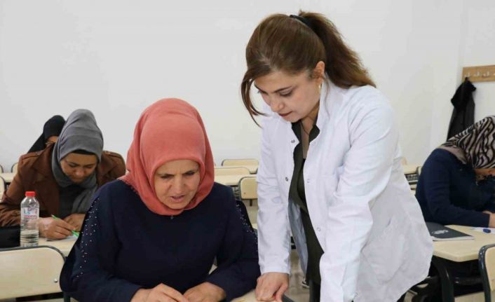 Okuma yazma kursları ile geleceğe güvenle bakıyorlar