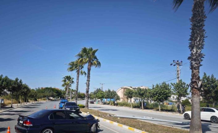 Önce kaldırıma, ardından direğe çarparak durabildi: 1 yaralı