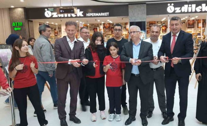 Ortaokul öğrencilerinden görsel sanatlar sergisi