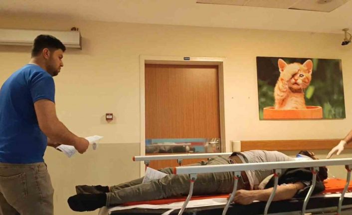 Otomobil ile motosiklet çarpıştı: 3 yaralı