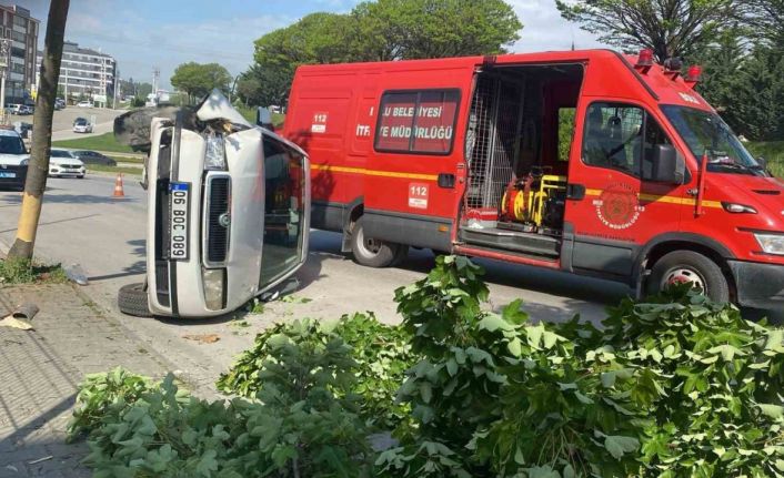 Otomobil rampa yukarı çıkarken yan yattı: 1 yaralı