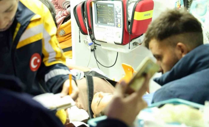 Otomobil şarampole devrildi: Sürücü alkollü ve ehliyetsiz çıktı