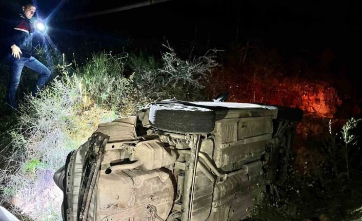 Otomobil şarampole yuvarlandı: 2 yaralı