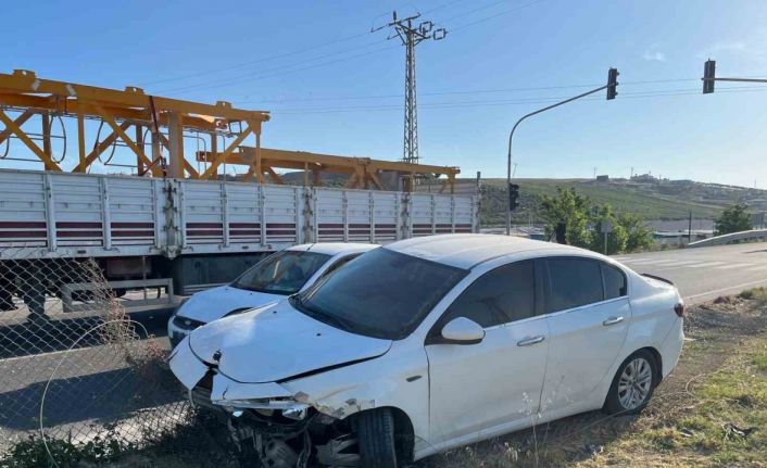 Otomobille çarpışan motosikletin sürücüsü yaralandı