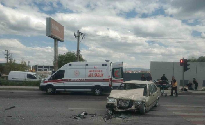 Otomobillerin çarpıştığı kazada 4 kişi yaralandı