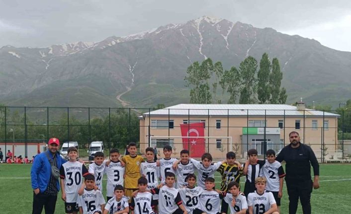 Özalp Gençlikspor U12 Futbol Takımı şampiyon oldu