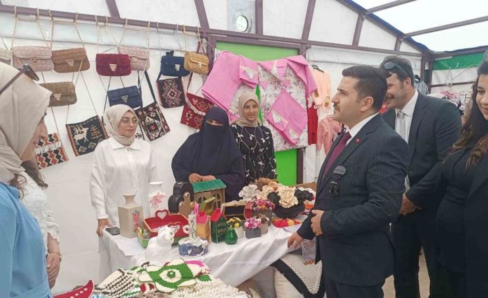 Özalp’te yılsonu sergisi