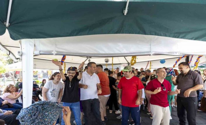 Özel bireyler nostaljik partide buluştu