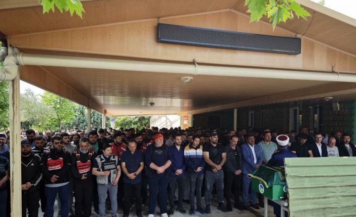 Paket götürürken kazada hayatını kaybeden motokurye son yolculuğuna uğurlandı