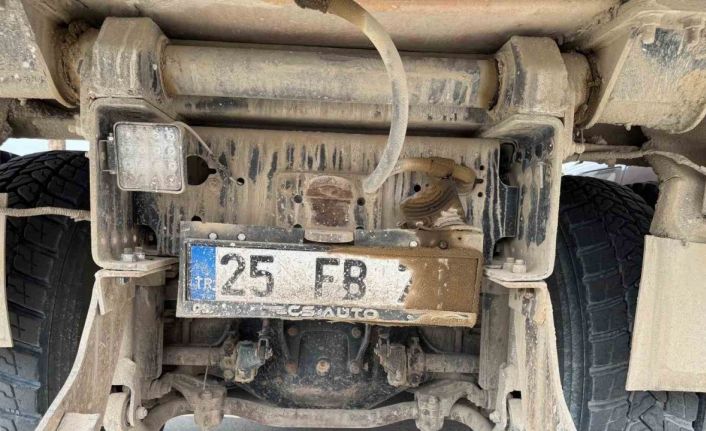 Plakasını kaskla, kilitle ve çamurla kapatan sürücülerin sözleri şaşırttı