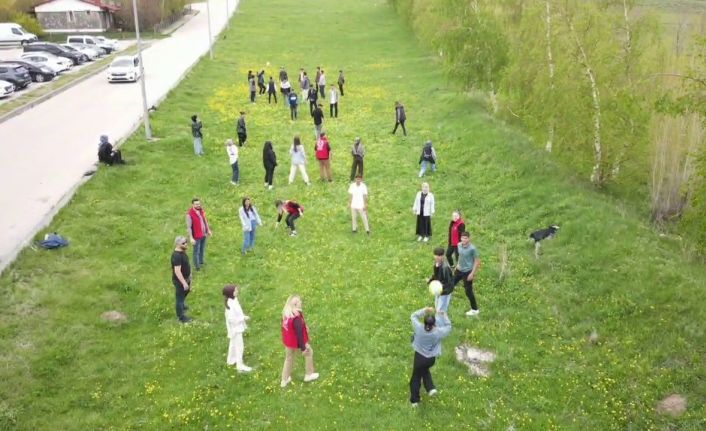 Polisten öğrencilere anlamlı 19 Mayıs etkinliği