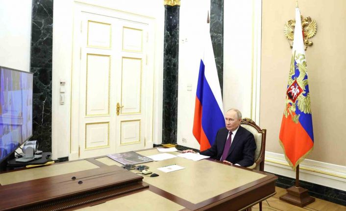 Putin: "Rus ordusu Ukrayna sınırında tampon bölge oluşturma görevi üzerinde çalışıyor"