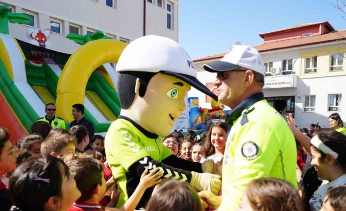 Renkli yüzler, mutlu çocuklar: Trafik bilinci eğlenceyle aşılandı