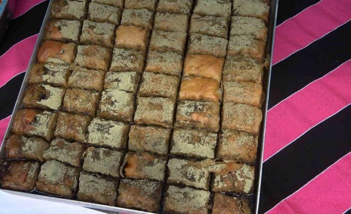 Rize’de Türk Mutfağı lezzetleri görücüye çıktı en fazla ilgiyi çay aromalı baklava çekti