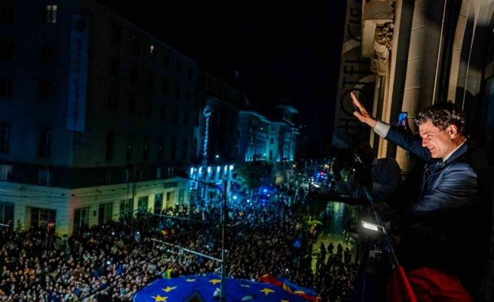 Romanya’da cumhurbaşkanlığı seçimini AB ve NATO yanlısı aday Nicusor Dan kazandı