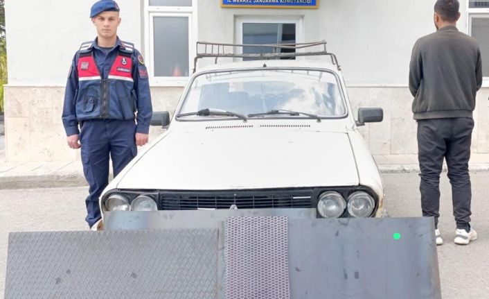 Römork arka kapağını çalmak isteyen şahıs yakalandı