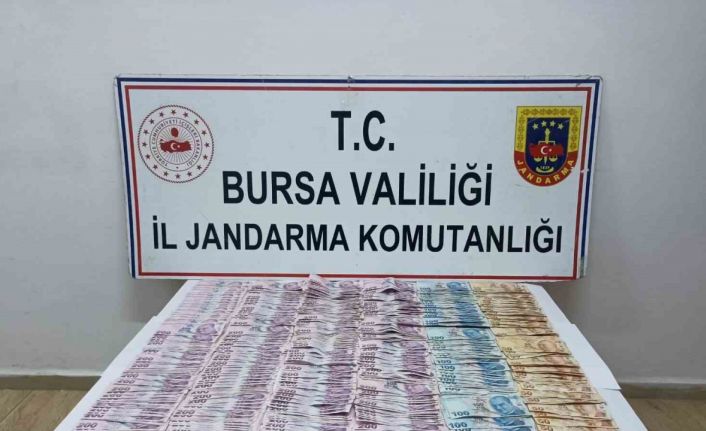 Sahte jandarmayı gerçek jandarma yakaladı