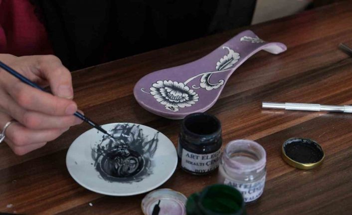 SAMEK’lerde özgün ürünler üretiyorlar: "Kızıma kendi ellerimle masa örtüsü yaptım"