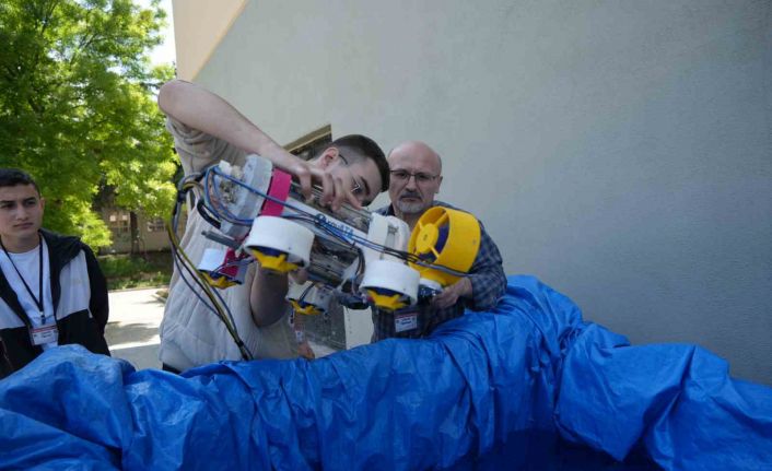 Samsun’da meslek liseliler su altında gidebilen ve görüntü kaydeden araç yaptı