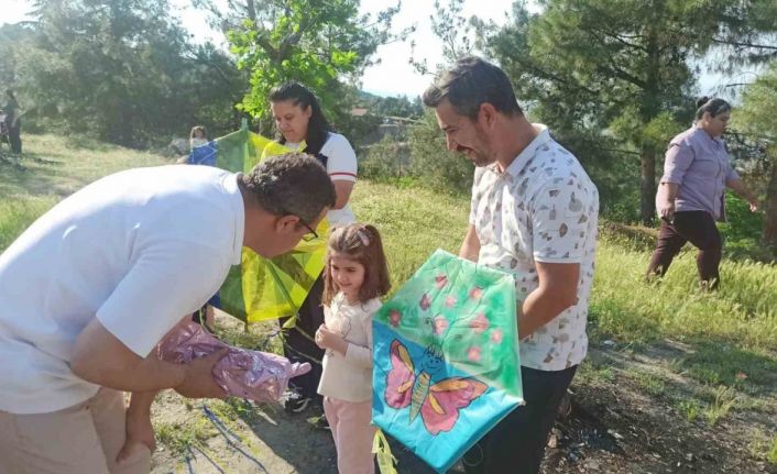 Sarıgöl’de gökyüzü uçurtmalarla renklendi