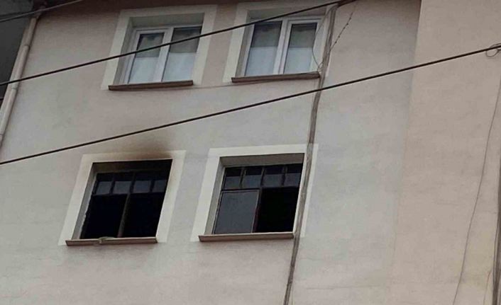 Şarj edilen akü patlayarak yangına sebep oldu: Ev kullanılamaz hale geldi