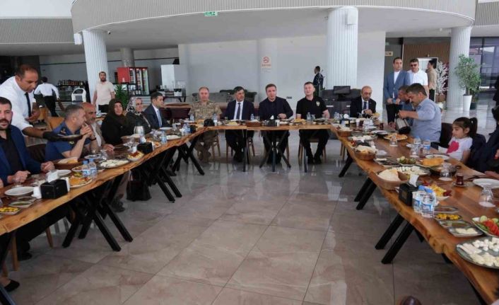 Şehit aileleri onuruna kahvaltı programı düzenlendi