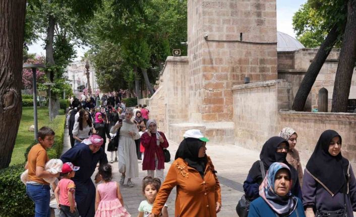 Şehitkamilli kadınlardan Şanlıurfa’ya tarihi gezi