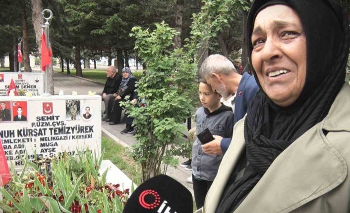 Şehitlikte buruk Anneler Günü