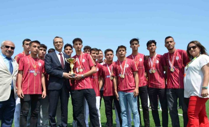 Selendi’de 19 Mayıs coşkuyla kutlandı