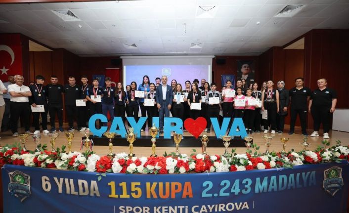 Sezonu 10 kupa ve 160 madalyayla tamamladılar