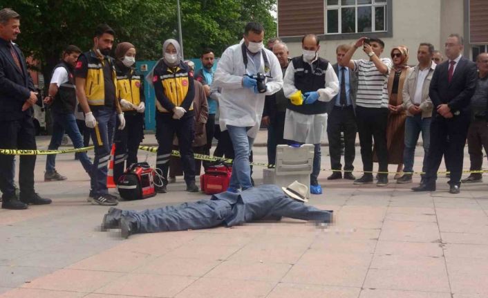 Sigaranın zararları temsili ölümle anlatıldı