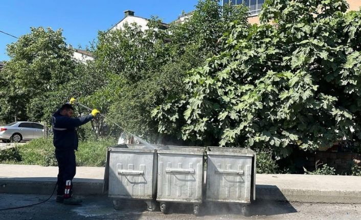 Silivri Belediyesi yaz aylarına yönelik konteyner dezenfeksiyon çalışmalarını yoğunlaştırdı