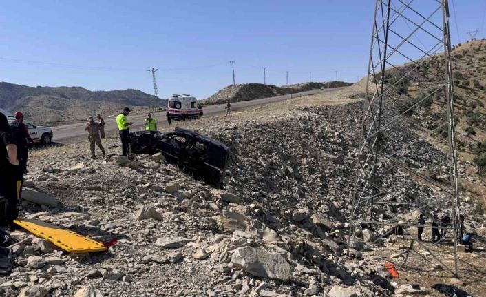 Şırnak’ta kamyonet şarampole devrildi: Aynı aileden 3 kişi öldü, 3 yaralı