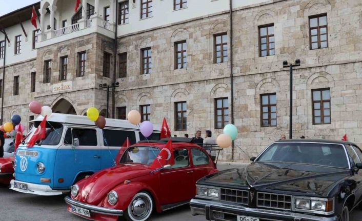 Sivas Uluslararası Film Festivali, kortej yürüyüşü ile başladı