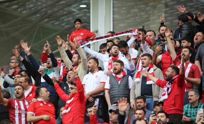 Sivassporlu taraftarlar, Bodrum FK maçına ilgi gösterdi