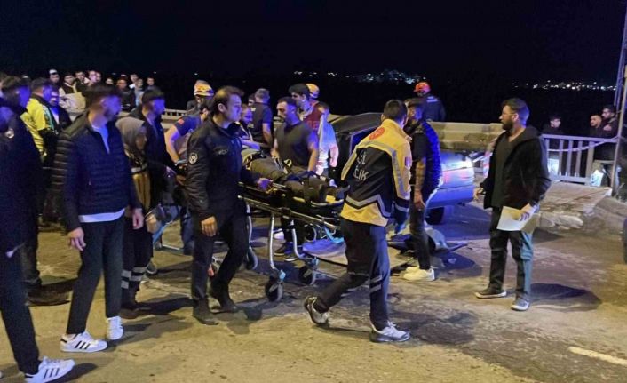 Sivas’ta feci kaza: Tofaş bariyere ok gibi saplandı, sürücüsü yaralandı